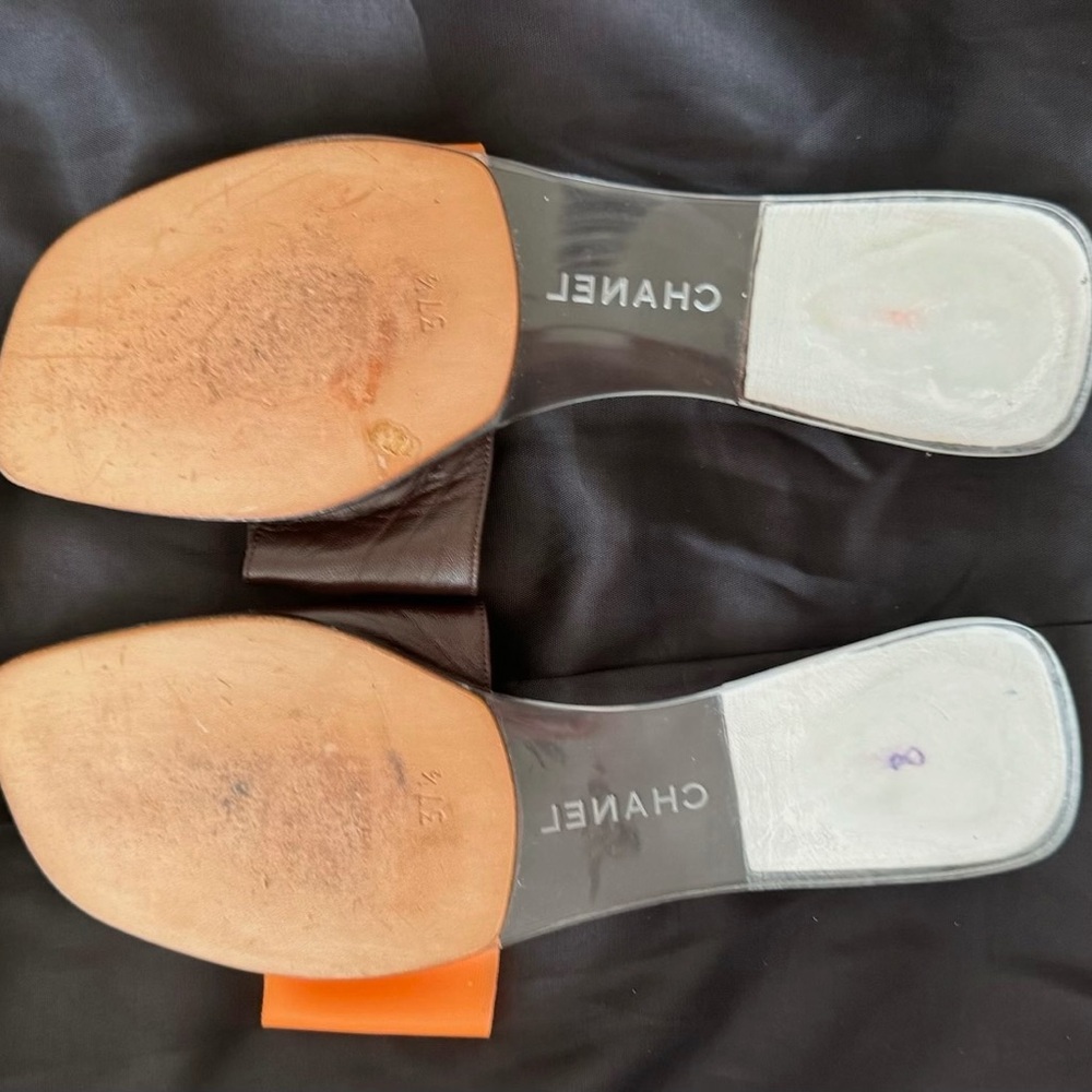 CHANEL Vintage Lucite and Leather Flats - Picture 4 of 4